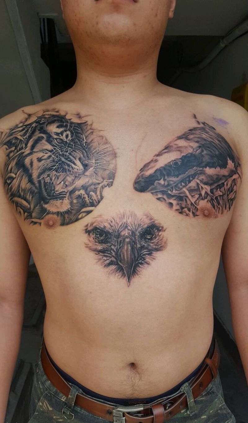 陆海空纹身图片_胸部欧美写实动物原创成品纹身图案