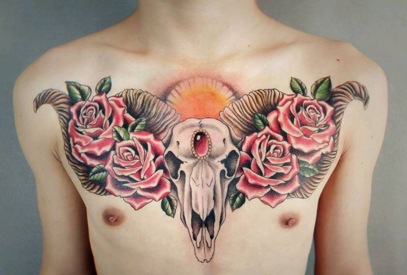 羊首花胸纹身图片_胸部New School纹身图案