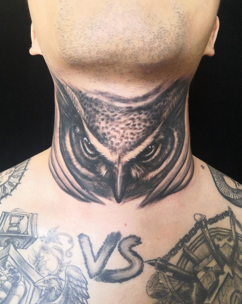 海雕脖子纹身纹身图片_颈部欧美写实纹身图案