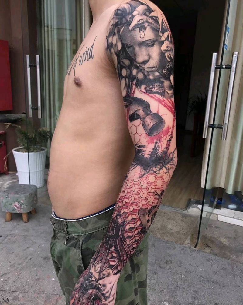 纹身师的花臂纹身图片_手部欧美写实纹身图案