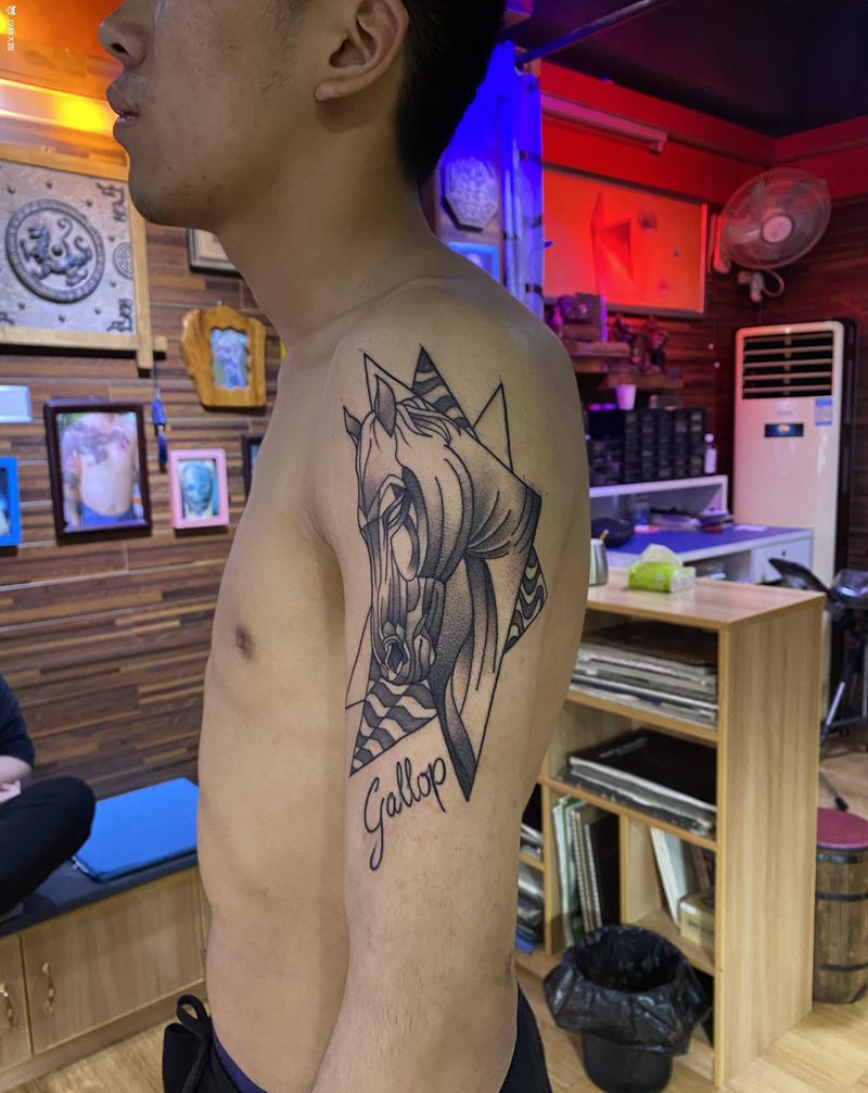 马纹身图片_手臂纹身图案