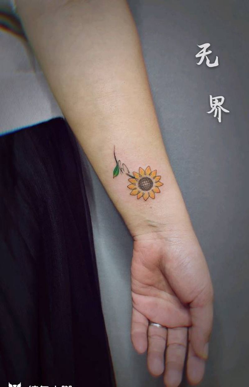 小清新纹身图片_手臂花向日葵小清新纹身图案
