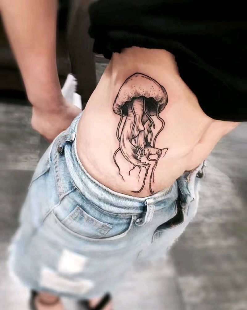 水母纹身图片_腰部清新纹身图案