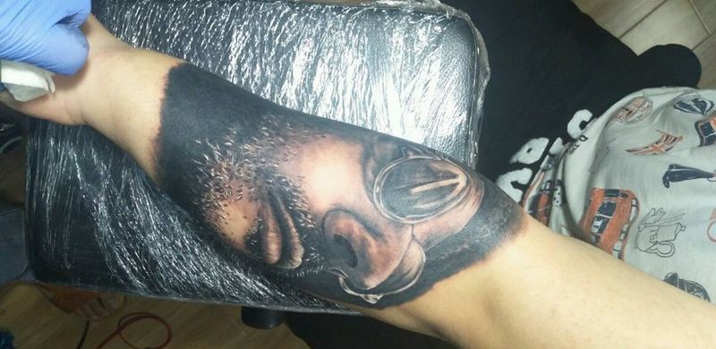 这个杀手不太冷男主角肖像完成纹身图片_手臂欧美肖像人物成品纹身图案