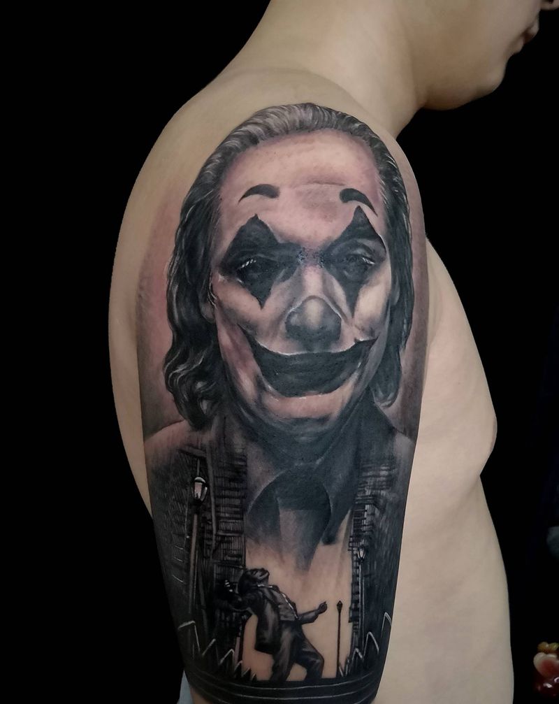 大臂dc小丑纹身图片_手臂欧美写实纹身图案