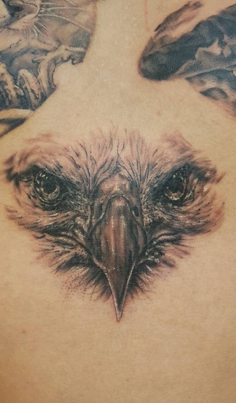 凝视纹身图片_胸部欧美写实动物原创成品纹身图案