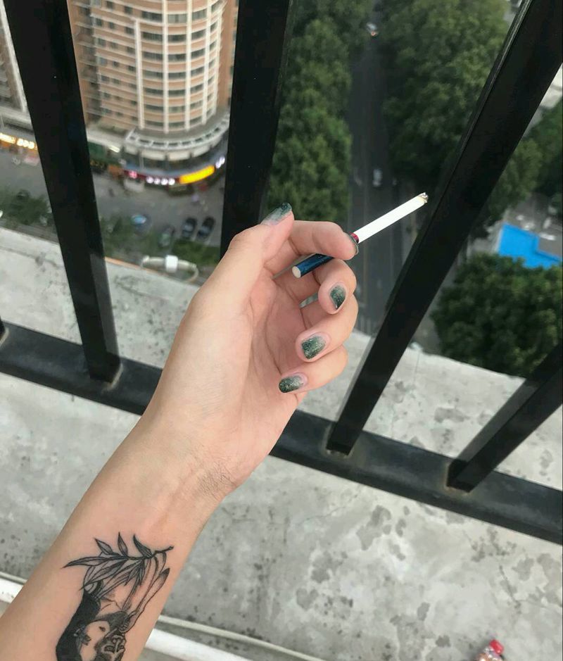 做个张牙舞爪的鬼纹身图片