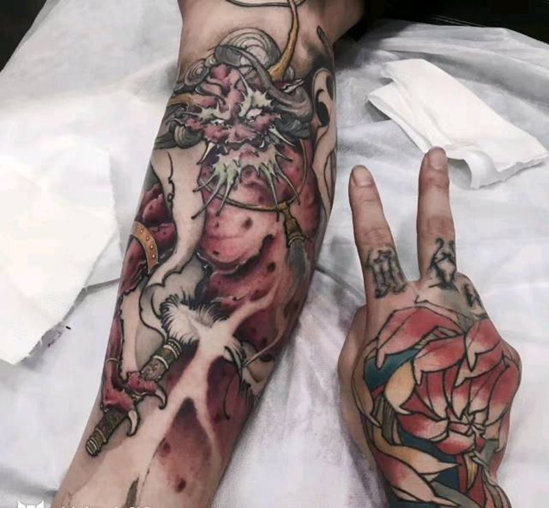 小腿雷神纹身图片