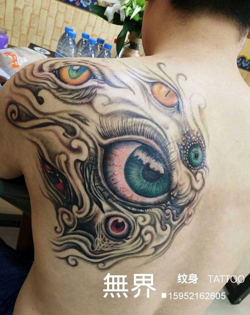 眼纹身图片_背部肩部欧美写实眼纹身图案