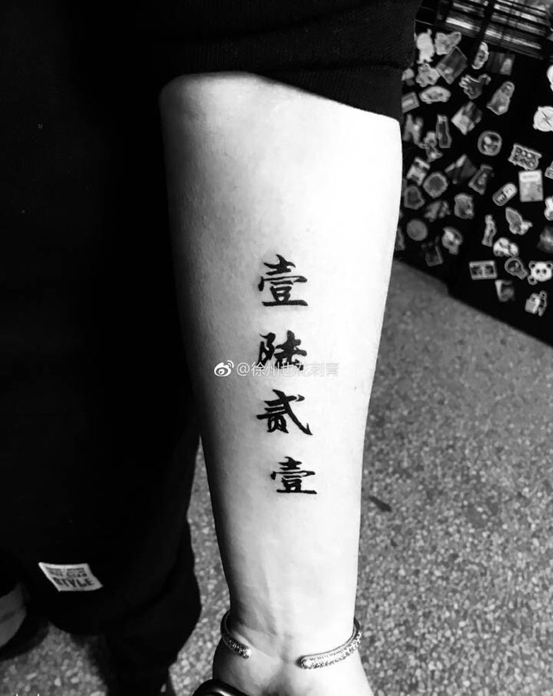 小清新纹身图片_颈部肩部纹身图案