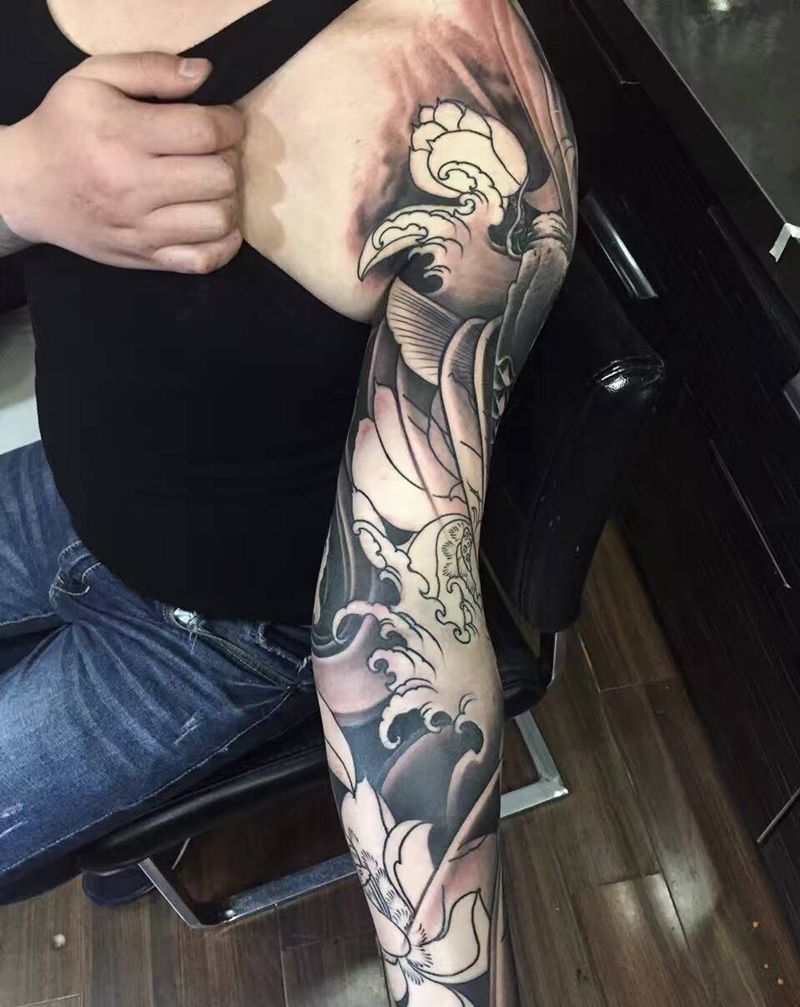 鲤鱼花臂纹身图片