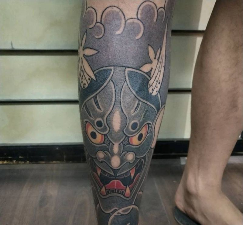 圆三打雾纹身图片_脚部腿部老传统纹身图案