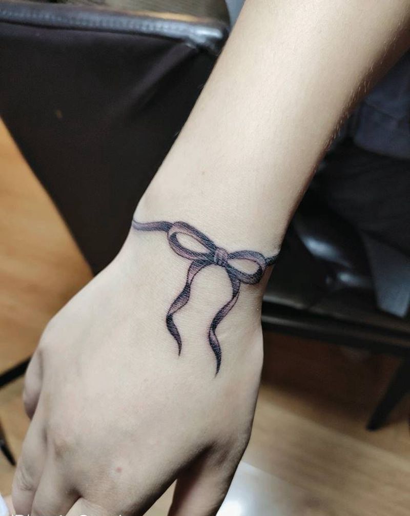 蝴蝶结纹身图片_手部纹身图案