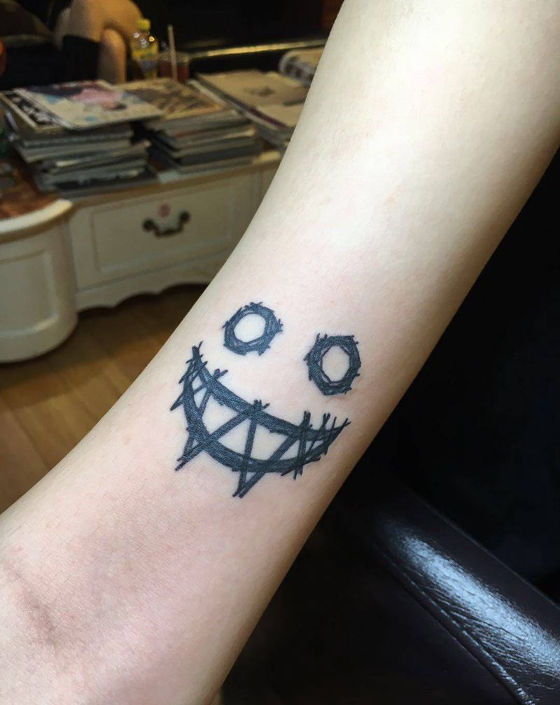 笑脸纹身图片_手臂纹身图案