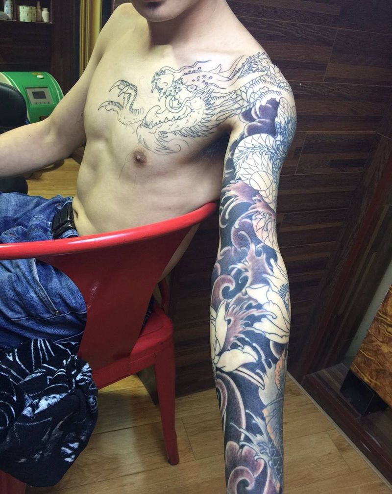 花臂遮盖未完成纹身图片