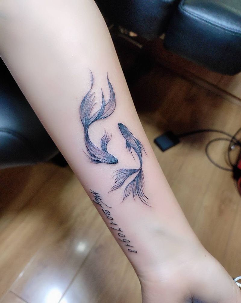 鱼纹身图片_手臂纹身图案