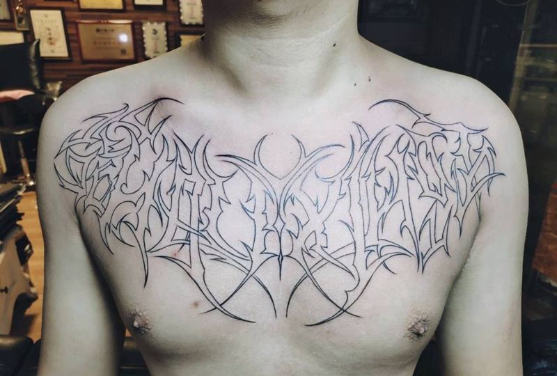 花体纹身图片_胸部纹身图案