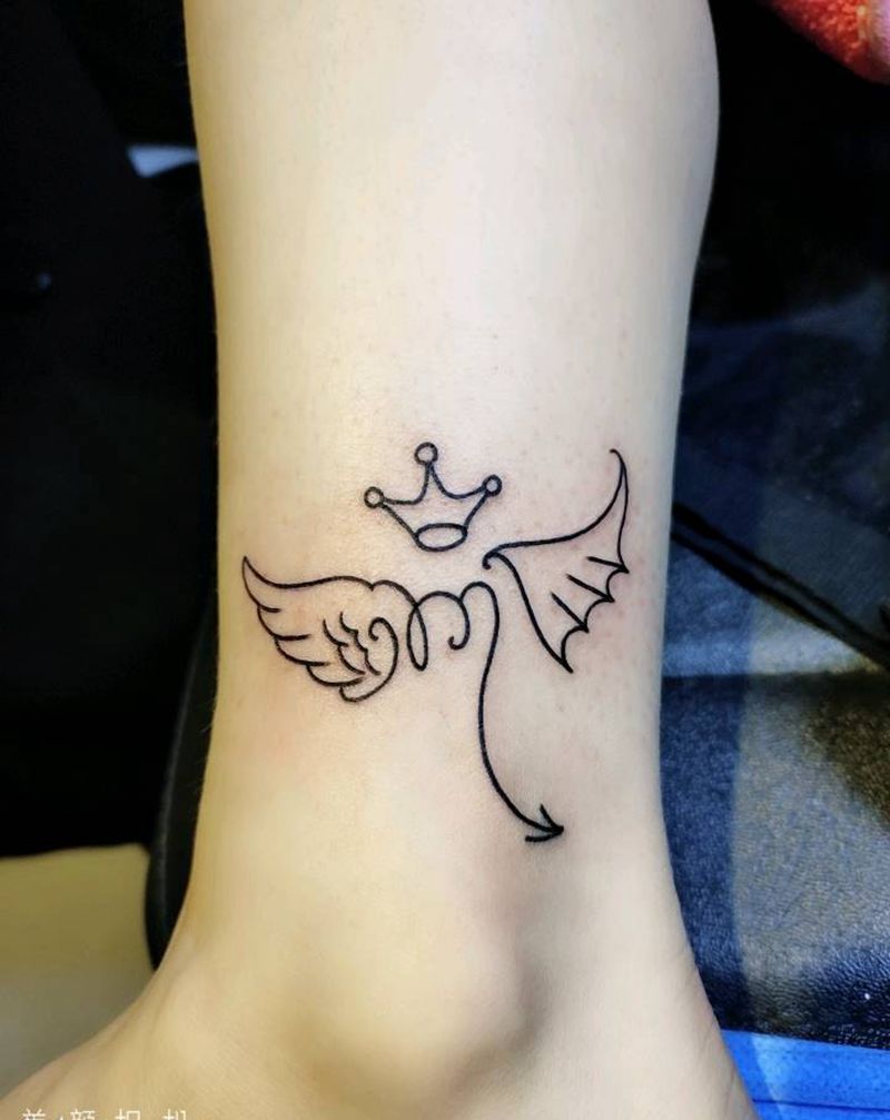 翅膀纹身图片_腿部纹身图案