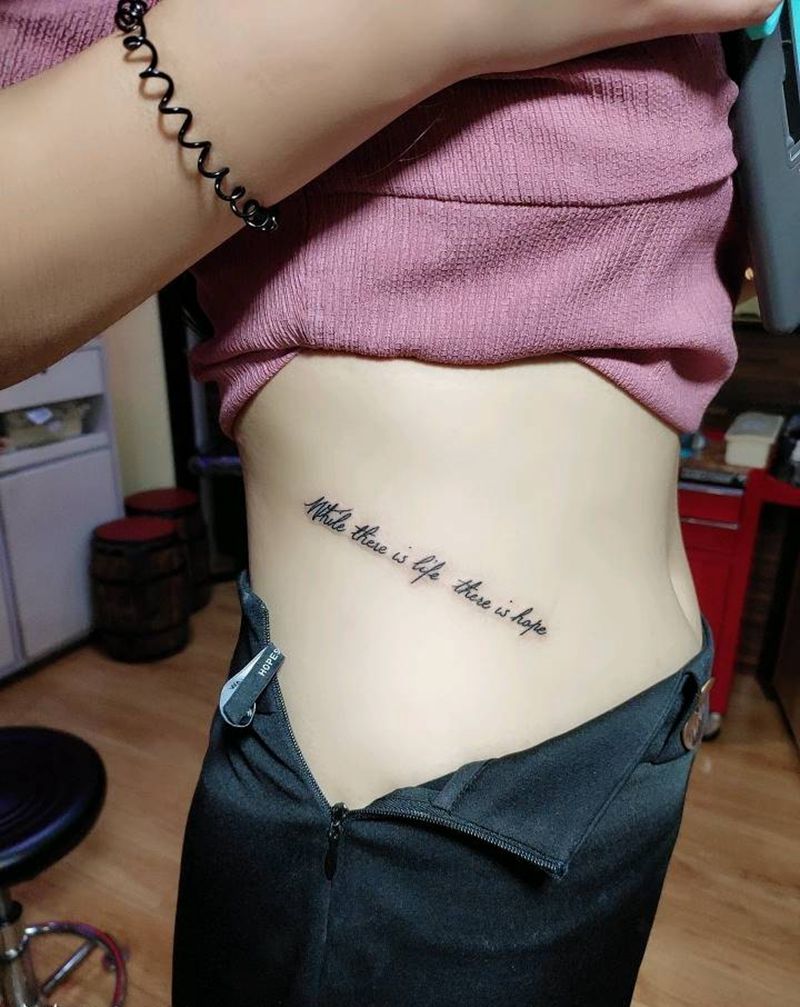 字母纹身图片_腰部纹身图案