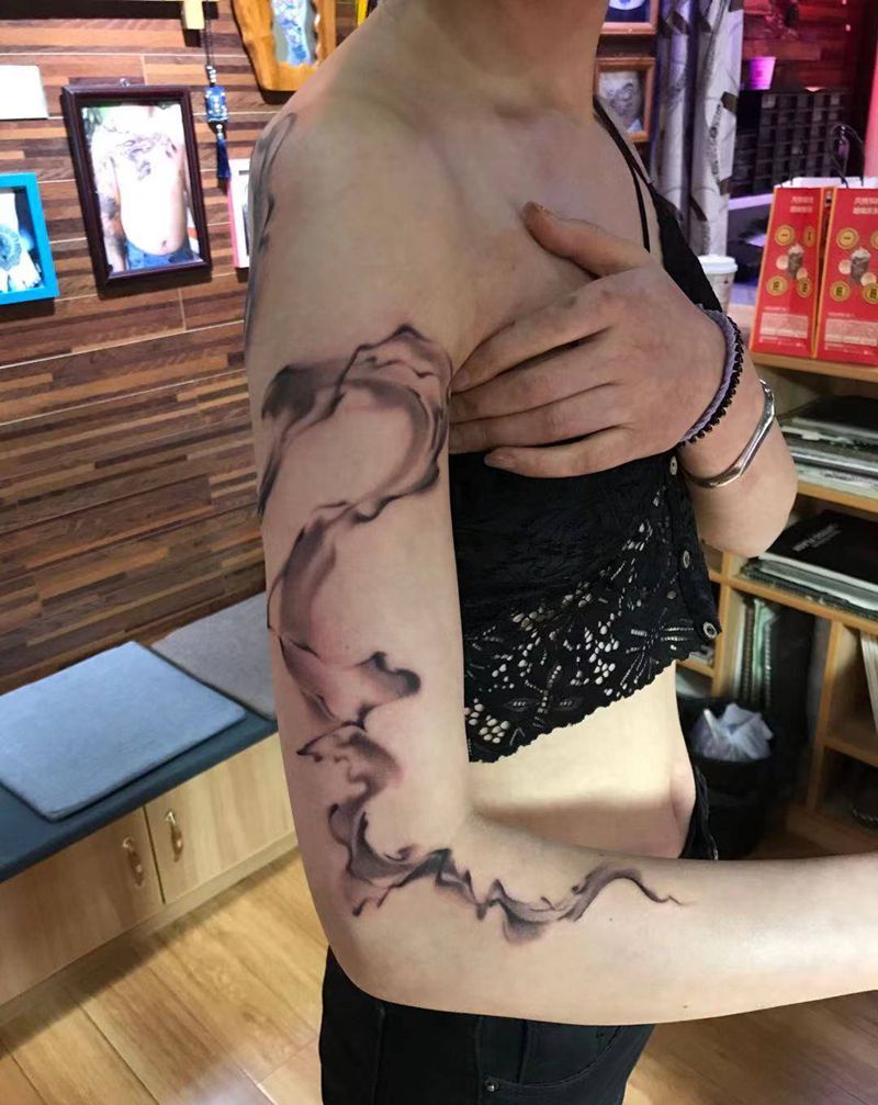 泼墨风格纹身图片_手臂纹身图案