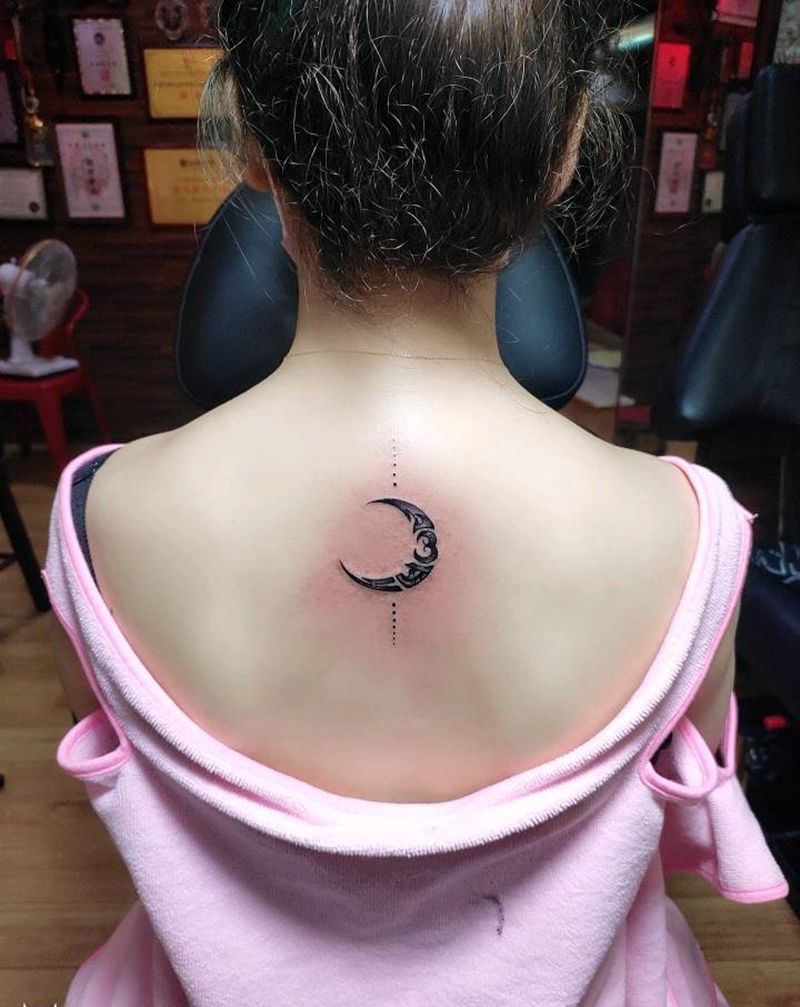 月亮纹身图片_背部纹身图案