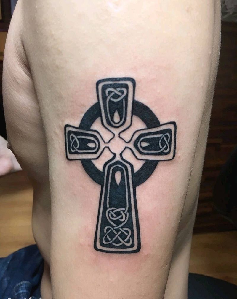 十字架纹身图片_手臂纹身图案