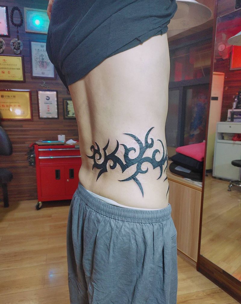 图腾纹身图片_腰部纹身图案