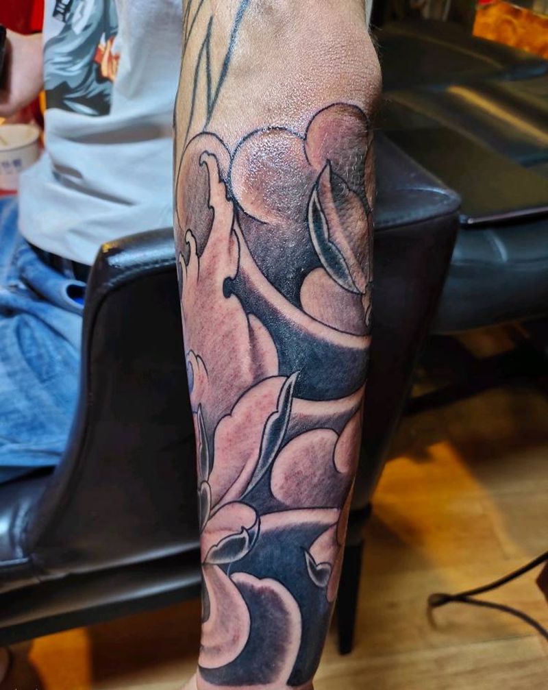 包小臂荷花纹身图片_手臂纹身图案