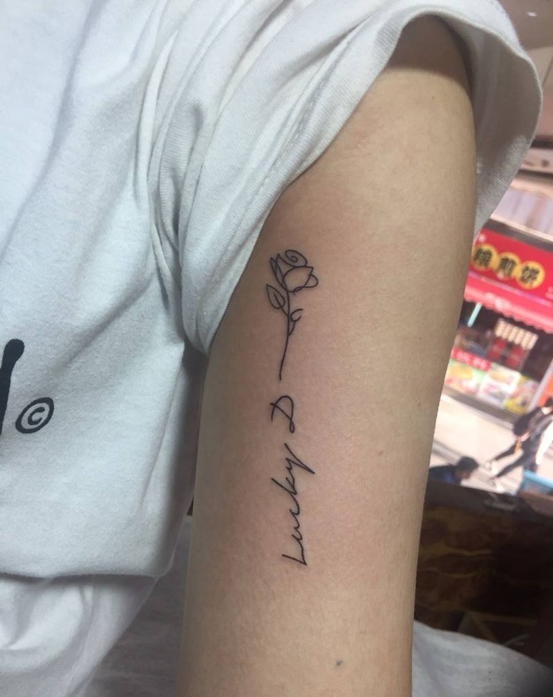 字母➕花纹身图片