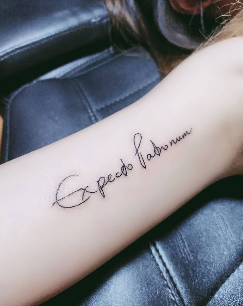 字母纹身图片_手臂纹身图案