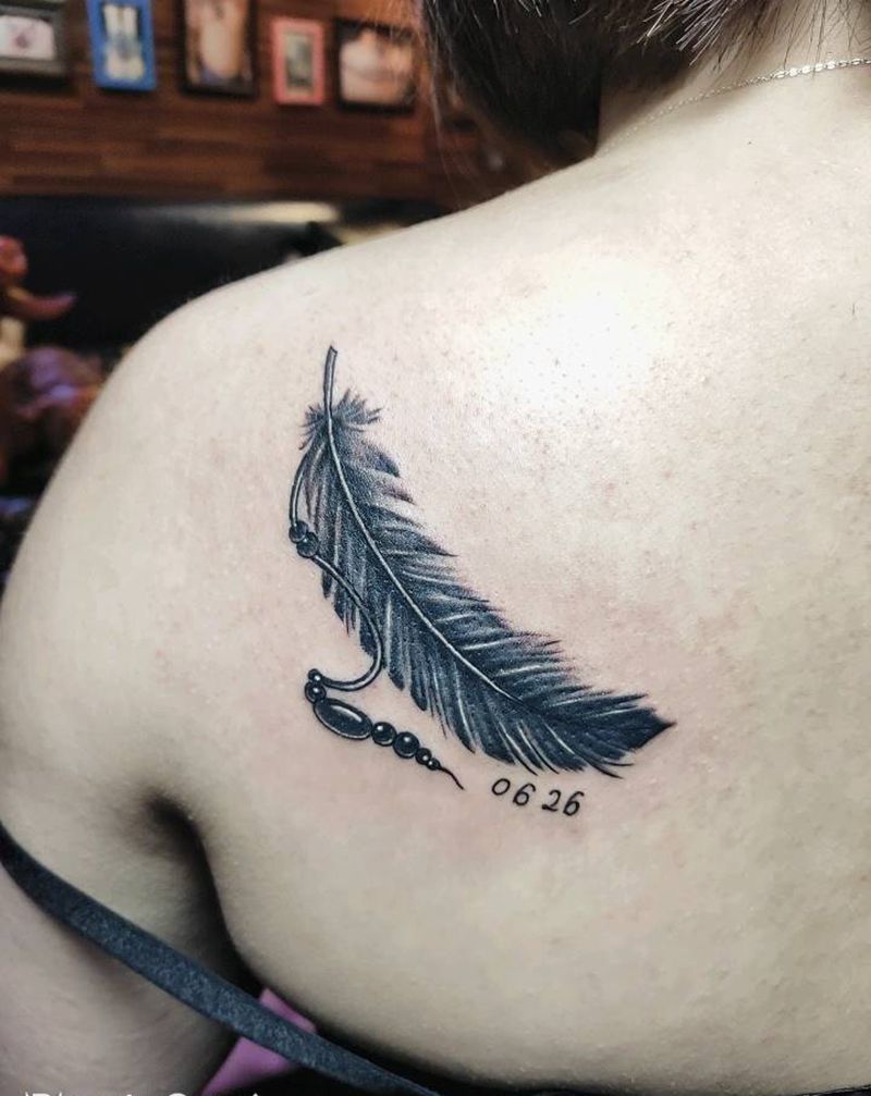 羽毛纹身图片_背部纹身图案