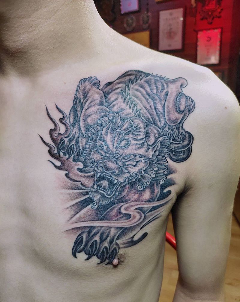 貔貅纹身图片_胸部纹身图案