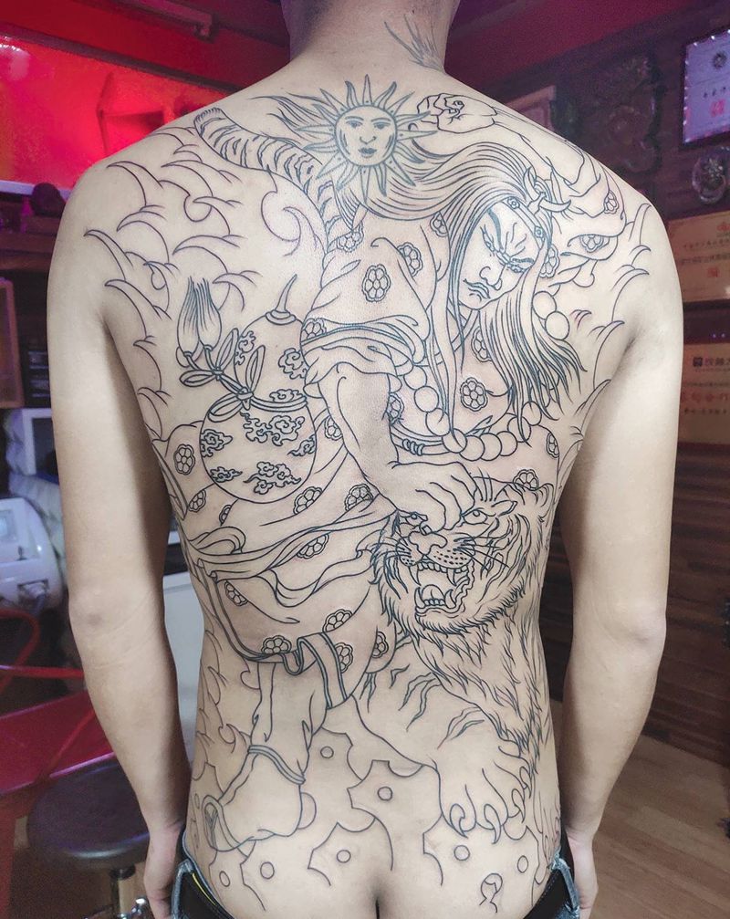 线条完成下次上色纹身图片_背部纹身图案