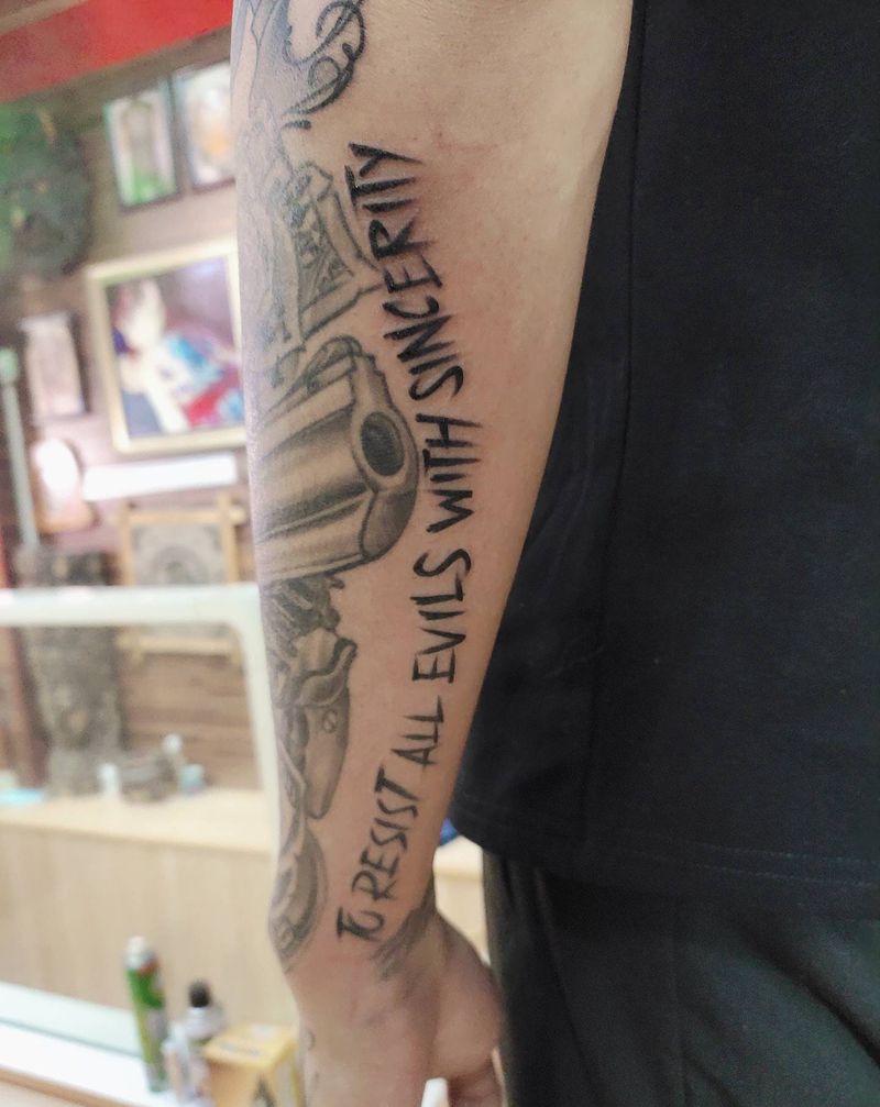 字母纹身图片_手臂纹身图案