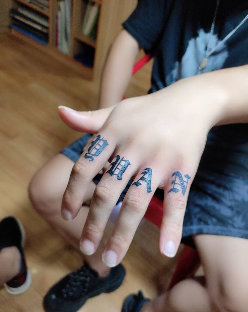 字母纹身图片_手部纹身图案