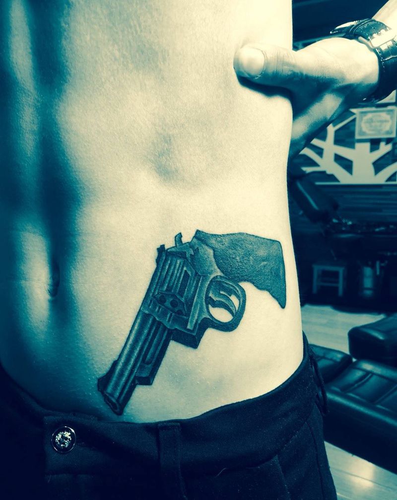 枪纹身图片