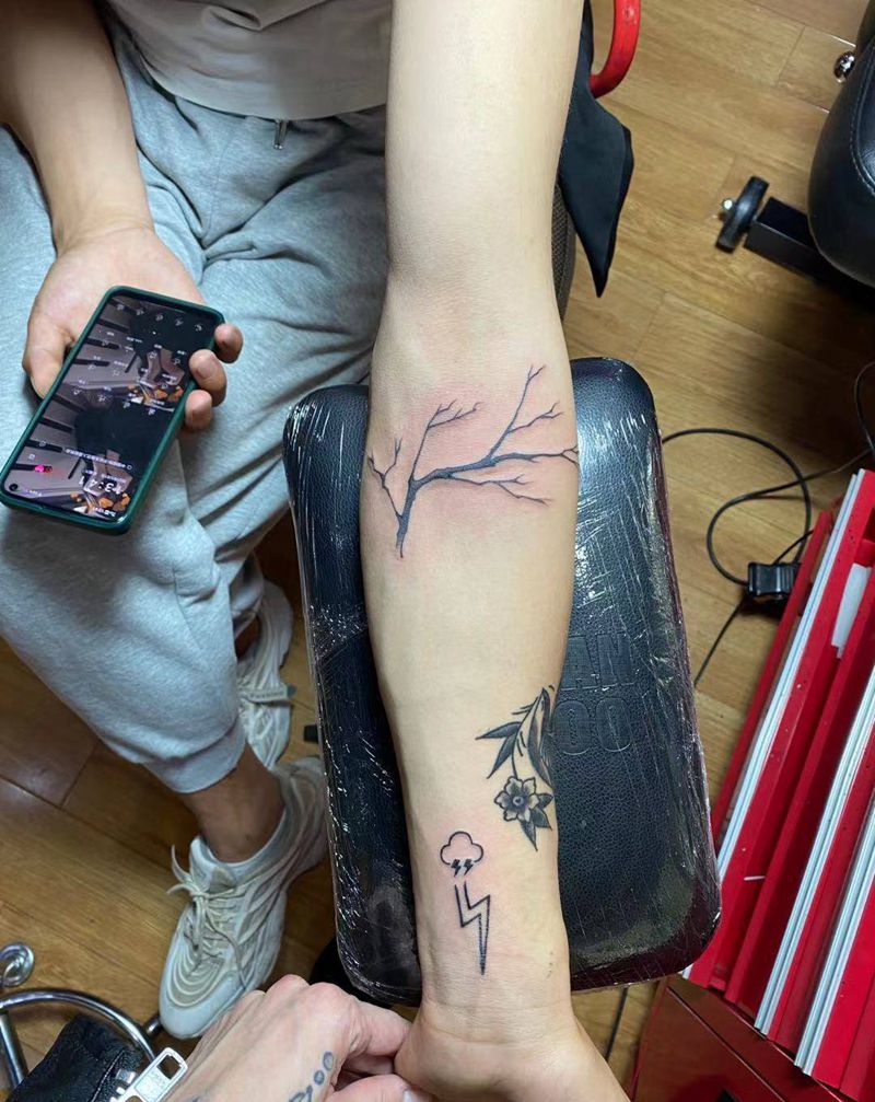 藤条纹身图片_手部纹身图案