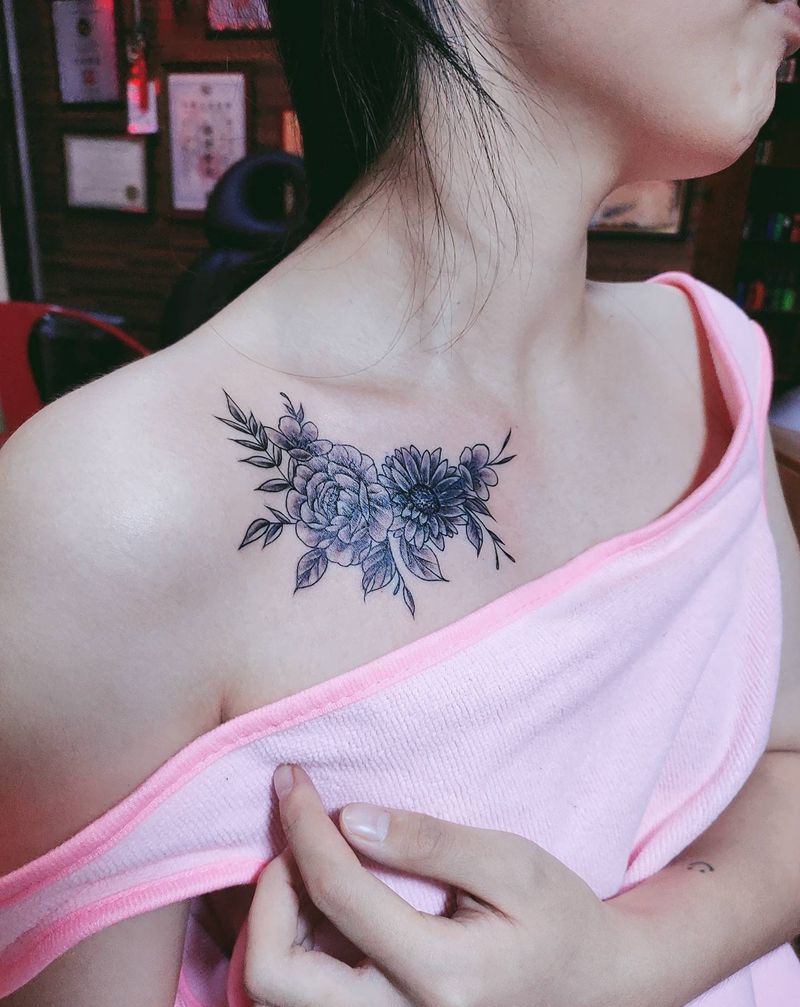 素花纹身图片_胸部纹身图案