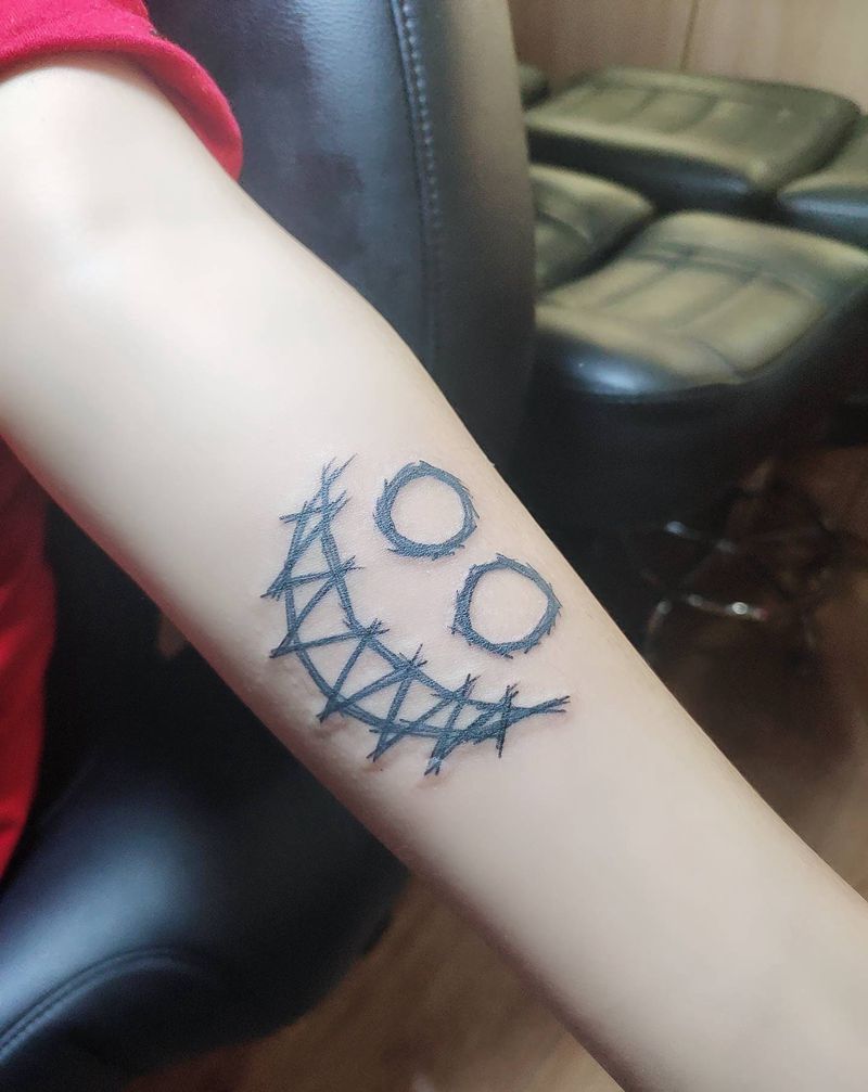 笑脸纹身图片_手臂纹身图案