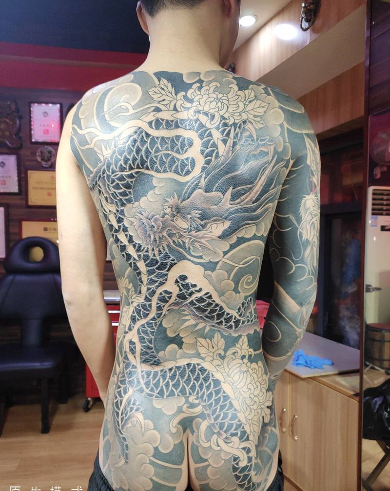 龙纹身图片_背部纹身图案