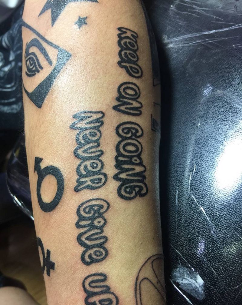 字母纹身图片