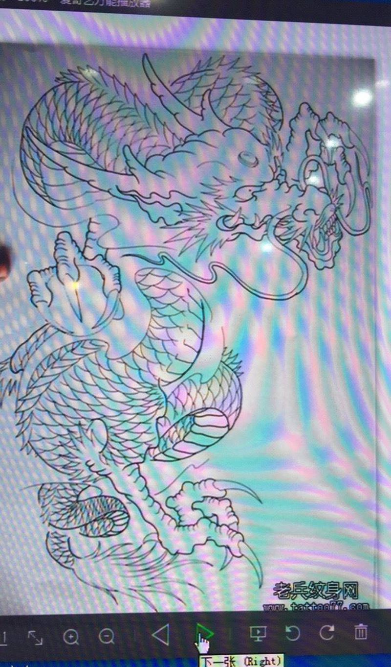 花臂进行中纹身图片