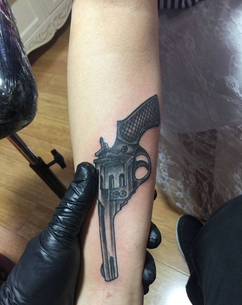 枪纹身图片