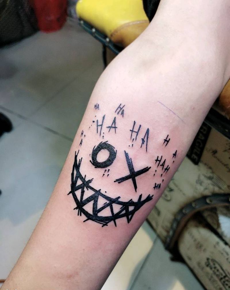 笑脸纹身图片_手臂纹身图案
