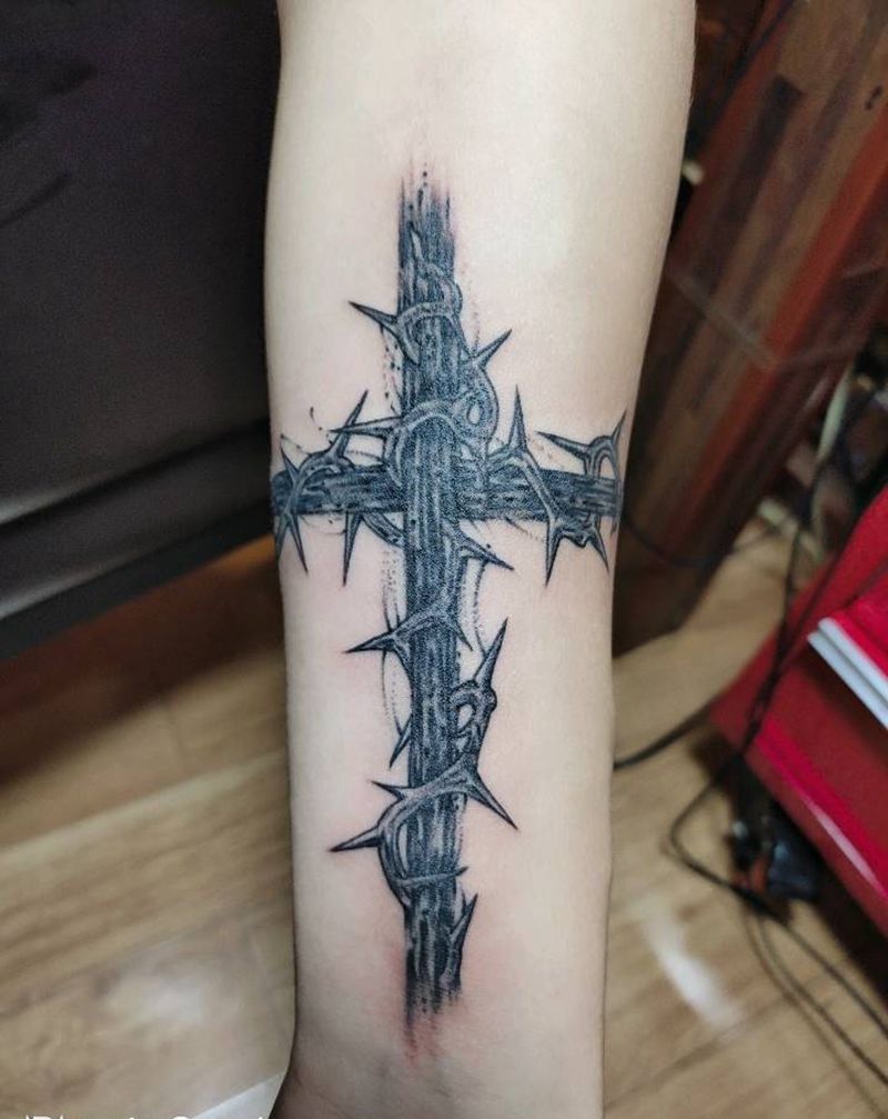 十字架纹身图片_手臂纹身图案