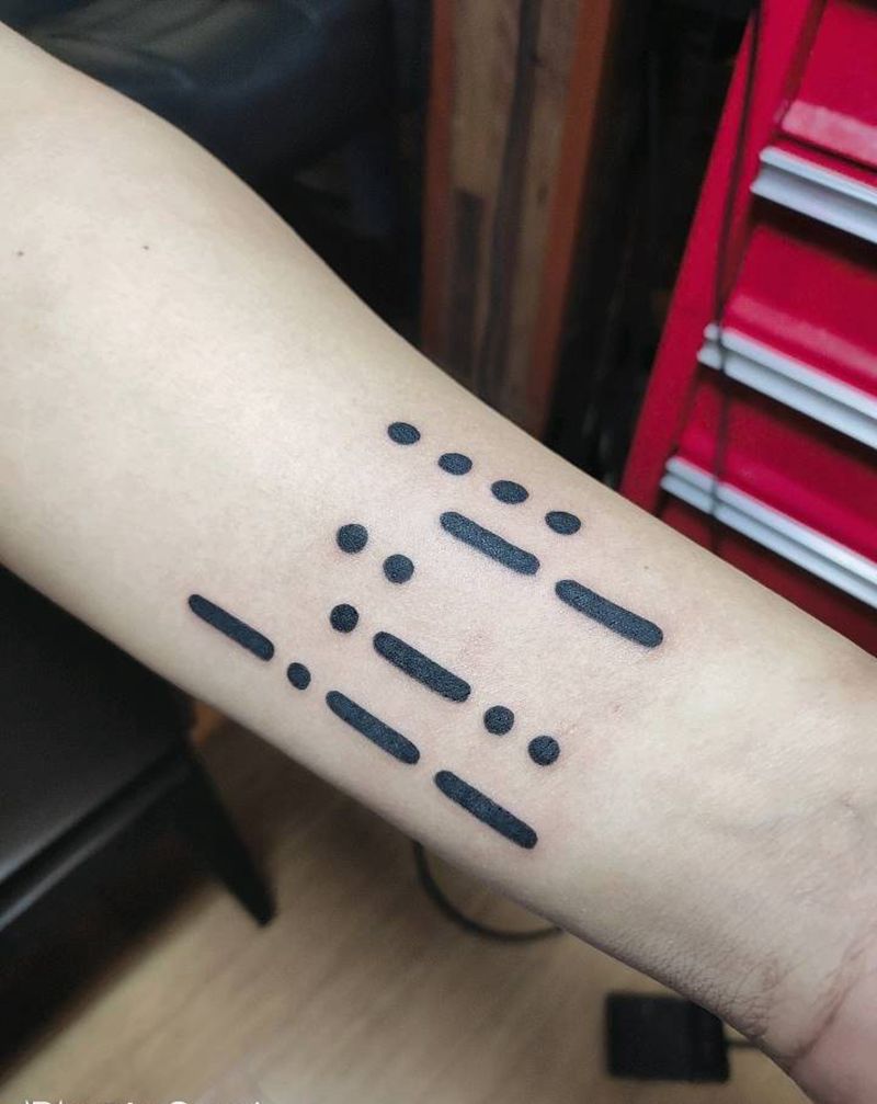 摩斯密码纹身图片_手部纹身图案