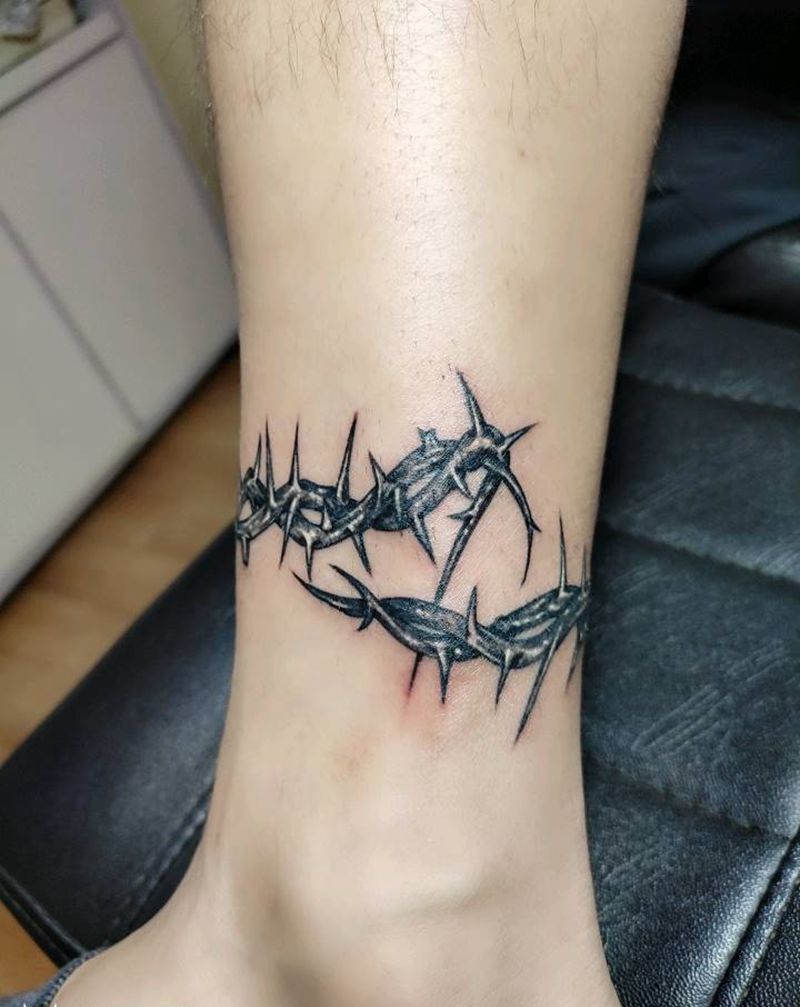 刺纹身图片_脚部纹身图案