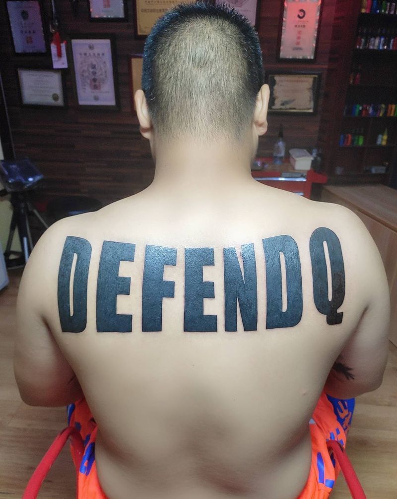 字母纹身图片_背部纹身图案