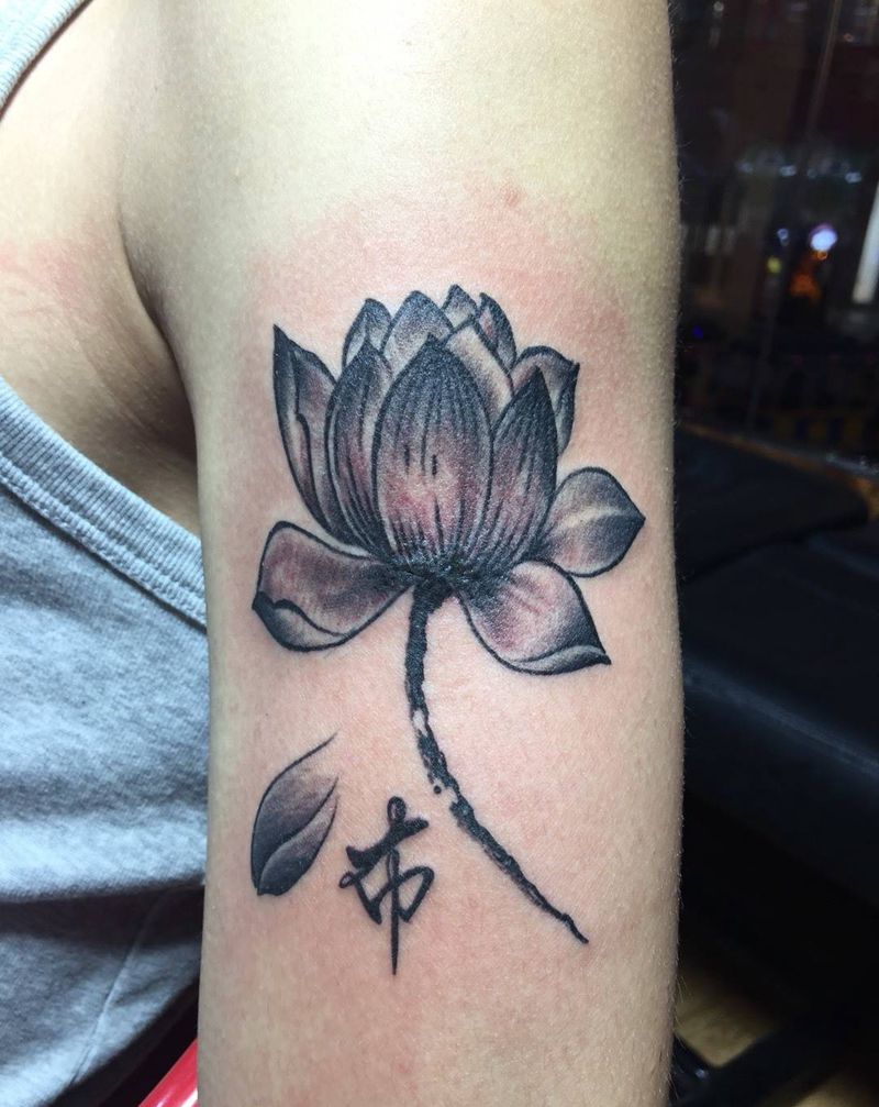 荷花纹身图片
