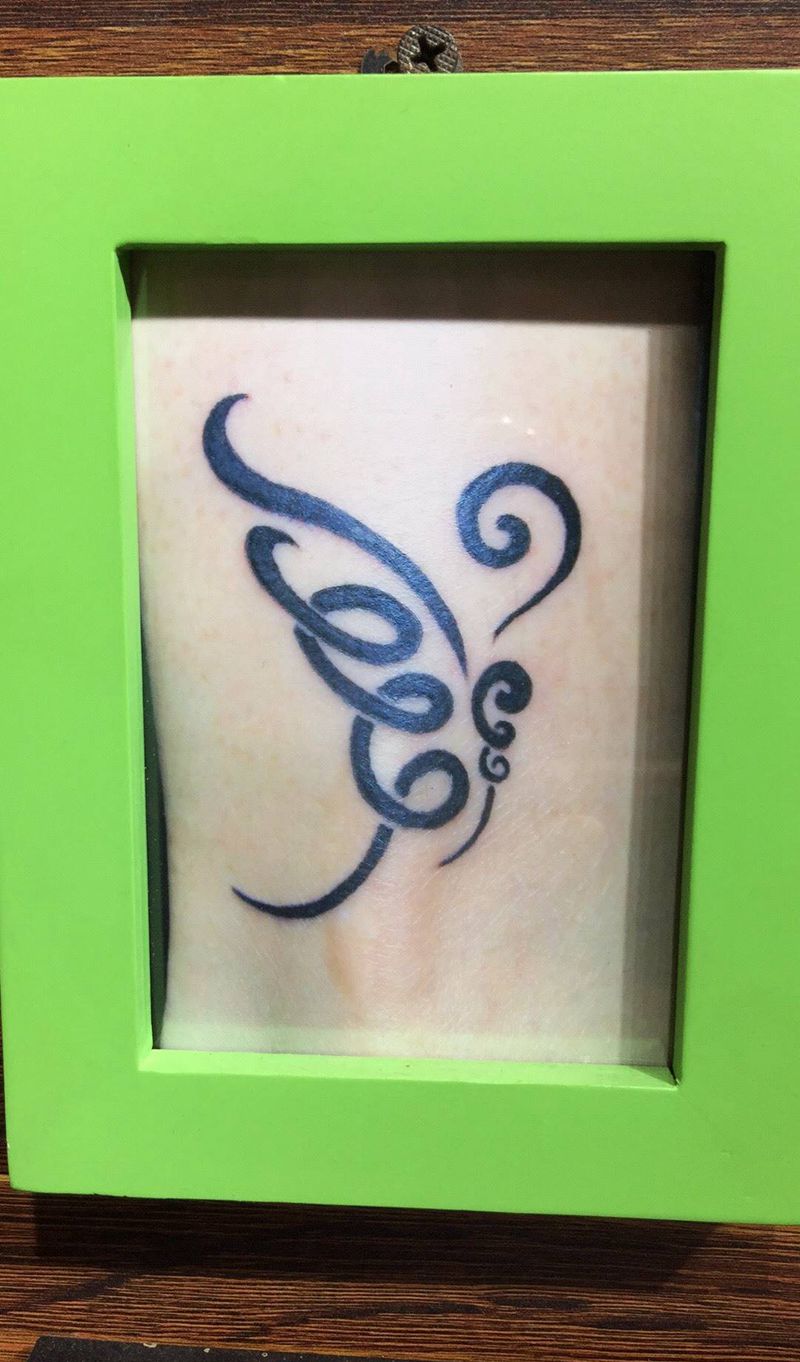 图腾蝴蝶纹身图片